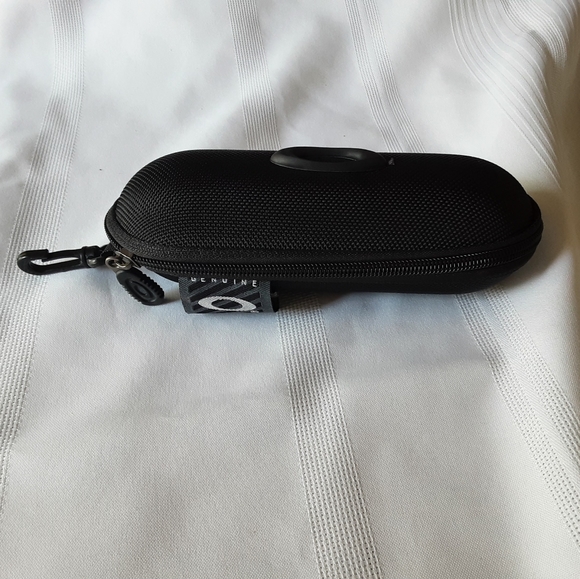 NEW Oakley Zip Case - Picture 2 of 8